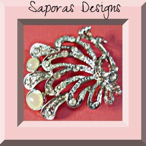 Silver Tone Peacock Design Brooch With Clear Crystals & White Beads